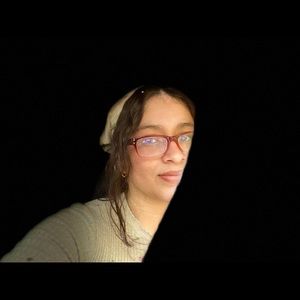 Meet your Posher, Daniela elizabeth